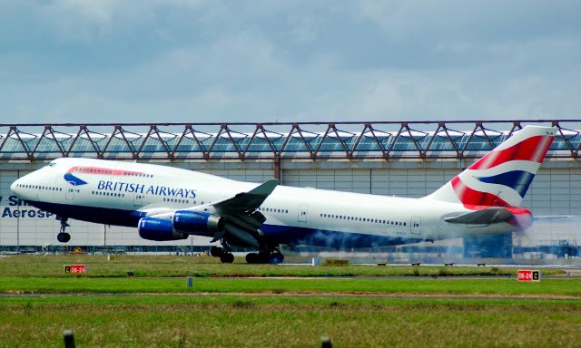 Boeing 747-400 (G-BNLW)