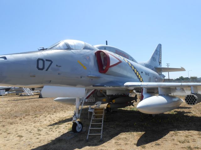 SINGAPORE TA-4 Super Skyhawk (15-1194) - VFA-102 Diamondbacks