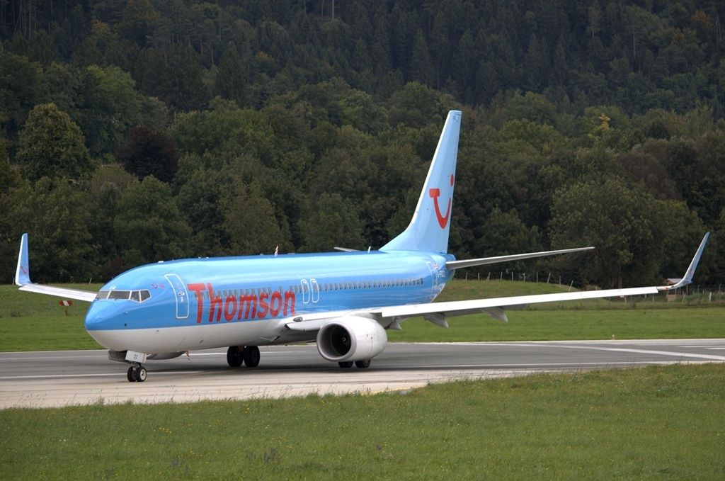 Boeing 737-800 (G-FDZZ)