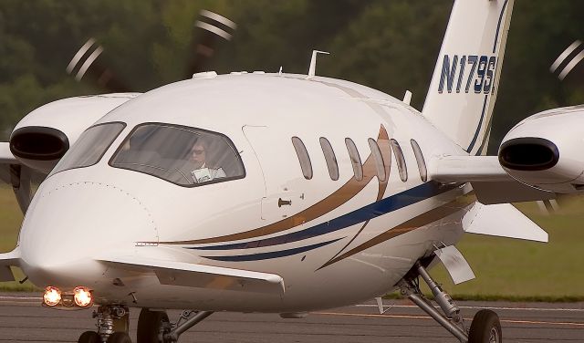 Piaggio P.180 Avanti (N179SL) - Arrival Cape May County Airport NJ