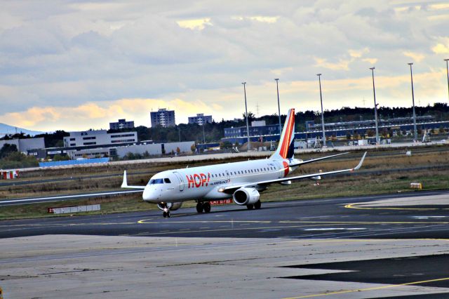 Embraer ERJ-190 (F-HBLI)