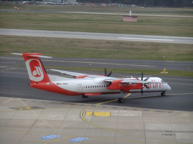 de Havilland Dash 8-100 (D-ABQE) - DHC-8-402Q D-ABQE der Air Berlin beim Taxiing zur Rwy 23L. Airport DUS, Foto vom 28.03.2015.