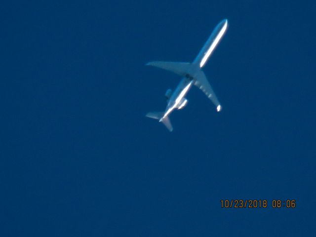Canadair Regional Jet CRJ-900 (N951LR)