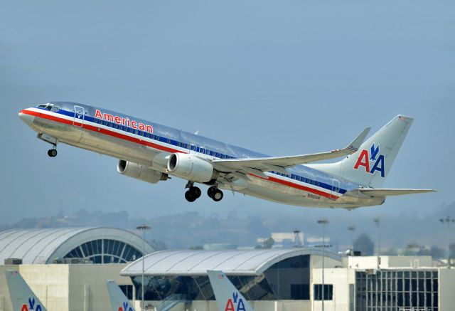 Boeing 737-800 (N910AN)