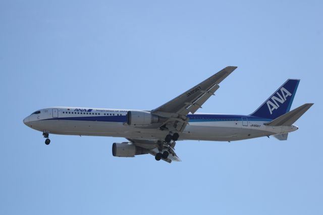 BOEING 767-300 (JA8567) - 09 July 2015:HND-HKD.