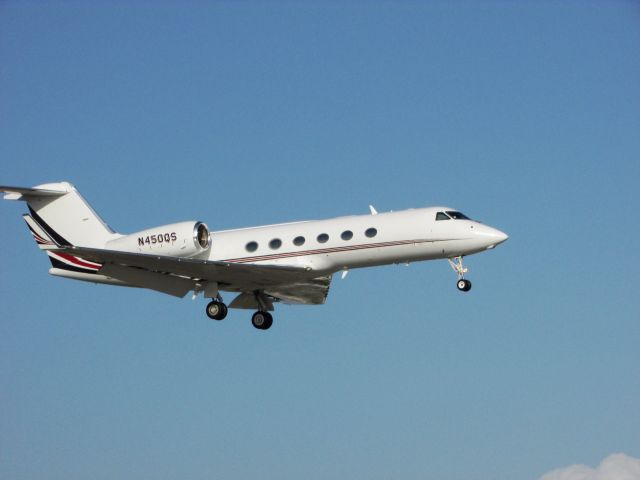 Gulfstream Aerospace Gulfstream IV (N450QS) - Landing RWY 20R