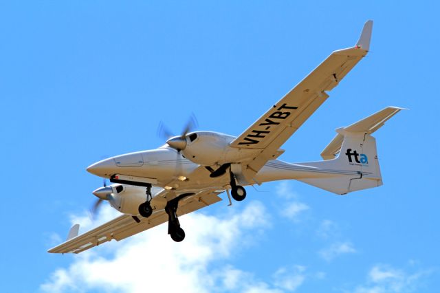 BH-YBT — - FLIGHT TRAINING ADELAIDE - DIAMOND DA-42-TWIN STAR - REG VH-YBT (CN 42-207) - PARAFIELD ADELAIDE SA. AUSTRALIA - YPPF (21/11/2014)CANON 550D CAMERA AND CANON 300MM FIXED LENSE.