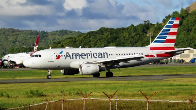 Airbus A319 (N715UW)