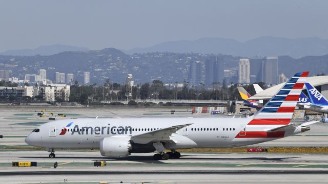 Boeing 787-8 (N812AA) - Arrived at LAX on 25L