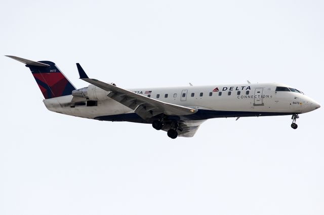 Canadair Regional Jet CRJ-200 (N8672A)