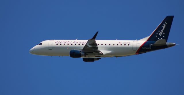 Embraer ERJ 175 (N402YX) - Shortly after departure is this 2013 Republic Airways Embraer ERJ170-200LR in the Spring of 2021.