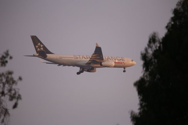 Airbus A330-200 (N279AV)