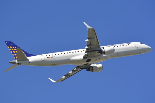 Embraer ERJ-190 (D-AEME)