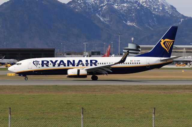 Boeing 737-800 (EI-ENF)