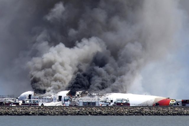 Boeing 777-200 (HL7742) - HL7742 sadly burning not long after it crash landed on rwy 28L at SFO