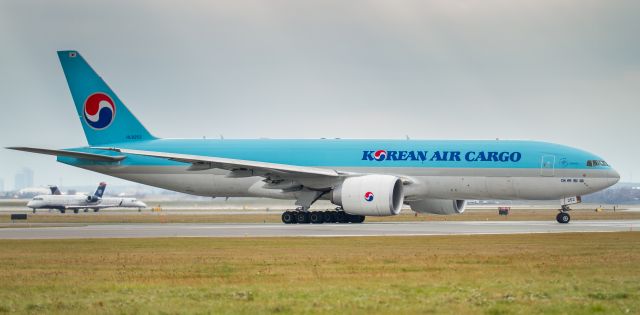 Boeing 777-200 (HL8252) - Korean Air Cargo Boeing 777-FB5 lines up for a runway 23 departure at YYZ