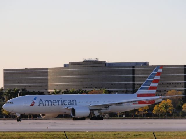 Boeing 777-200 (N781AN)