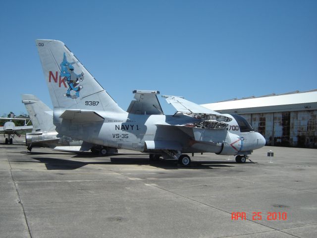 Lockheed L-394 Viking (15-9387) - Lockheed SB3 Viking NK700 Navy One