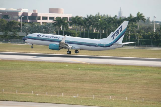 Boeing 737-800 (N276EA) - Landing at Miami