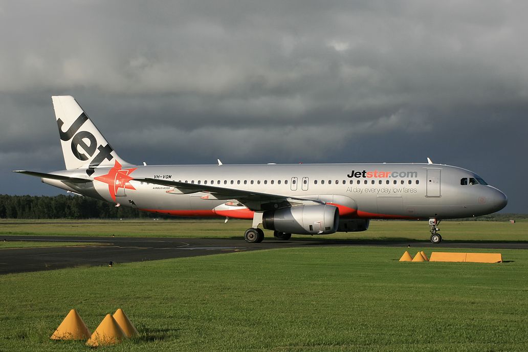 Airbus A320 (VH-VQM)