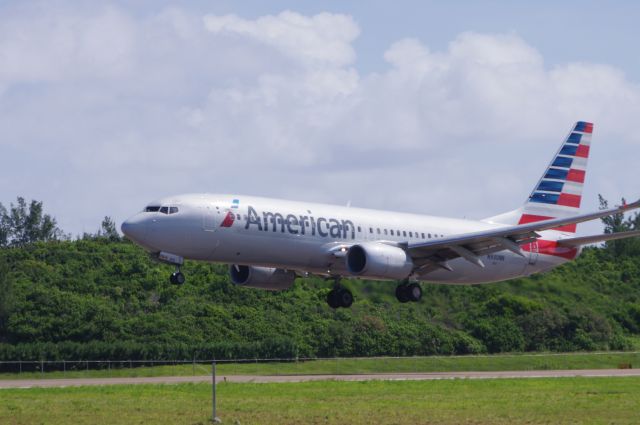 Boeing 737-800 (N930NN)