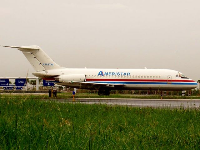 Douglas DC-9-10 (N782TW)