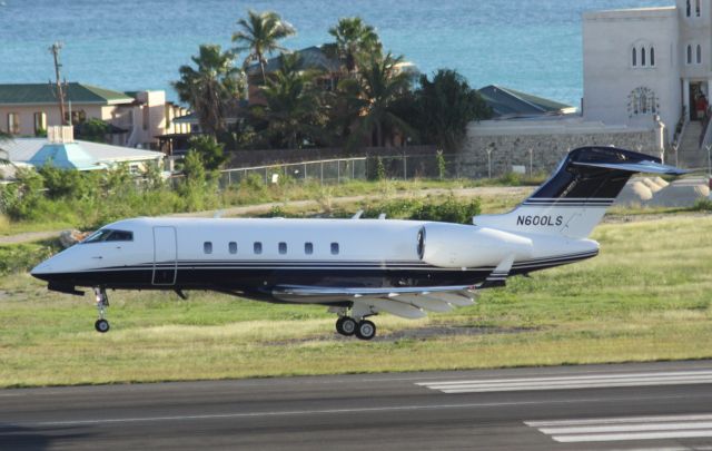 Bombardier Challenger 300 (N600LS)