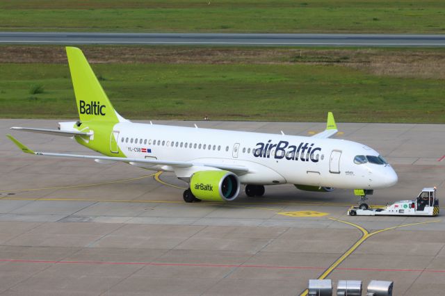 Airbus A220-300 (YL-CSB)