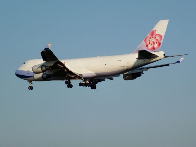 Boeing 747-400 (B-18718)