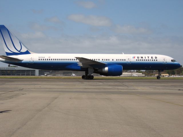 Boeing 757-200 (N515UA) - TAXIING TO GATE AFTER LANDING