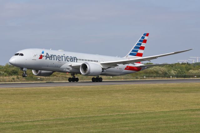 Boeing 787-8 (N818AL) - Nearly the end of an era.  This was the 1st September and the 4th September saw the last ever AAL flight from Manchester to Chicago, a service that had operated for 30 years or so, originally all year then seasonal.  AAL55 rotates.