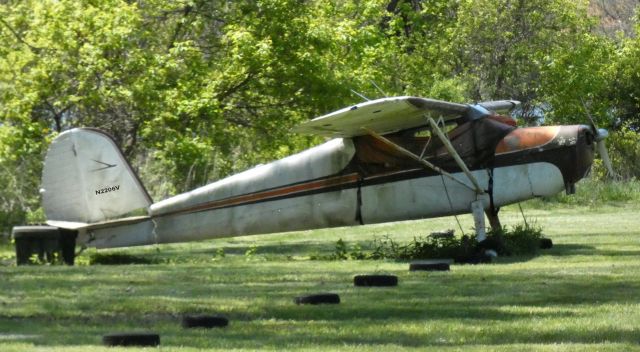 Cessna 140 (N2206V) - Resting in peace is this deregistered 1948 Cessna 140 in the Spring of 2023.