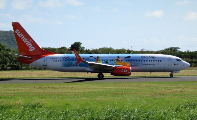 Boeing 737-800 (C-GOWG)