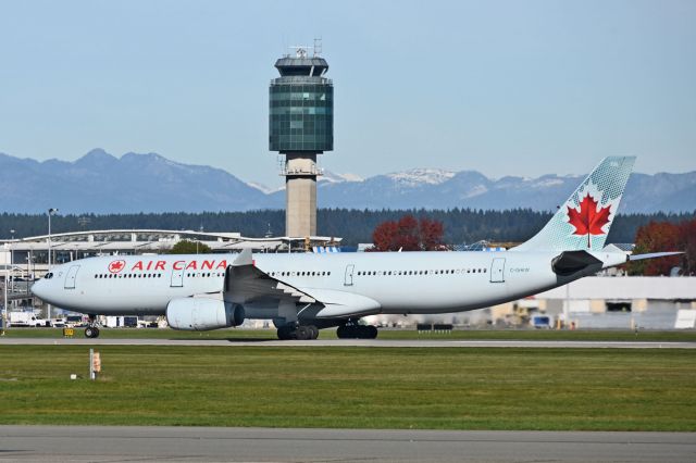 Airbus A330-300 (C-GHKW)