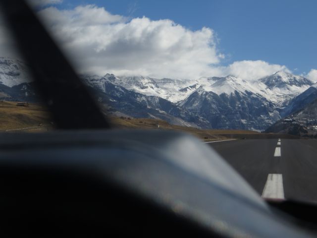 Piper Cherokee (N7907W) - Cherokee 180 N7907W back taxiing on runway 27 at Telluride Regional Airport, Colorado.