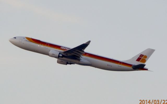 Airbus A330-300 (EC-LUX)