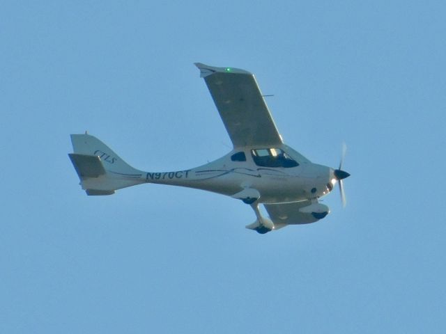 FLIGHT DESIGN CT (N970CT) - A Flight Design CTLS on approach to Cleveland Municipal AirPort 