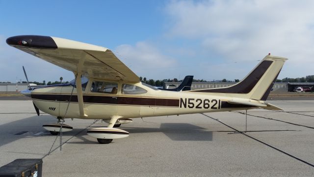 Cessna Skylane (N52621) - 1973 CESSNA 182P VISITING.  