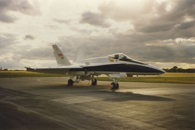 McDonnell Douglas FA-18 Hornet (N843NA)