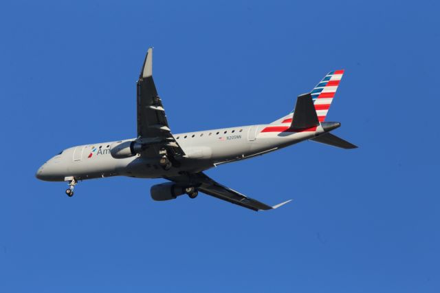 Embraer 170/175 (N205NN)