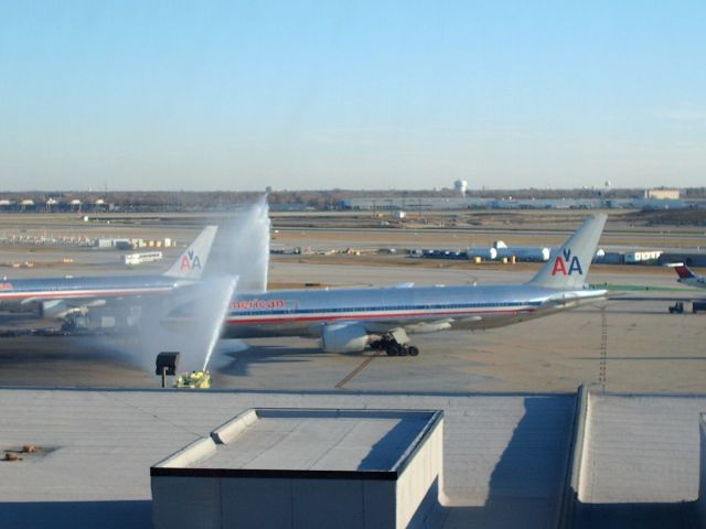 Boeing 777-200 —