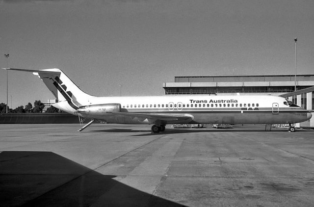 Diamond Twin Star (VH-TJU) - TRANS AUSTRALIA AIRLINES - TAA - MCDONNELL DOUGLAS DC-9-31 - REG VH-TJU (CN 47552/640) - TULLAMARINE MELBOURNE VIC. AUSTRALIA - YMML (12/4/1982)