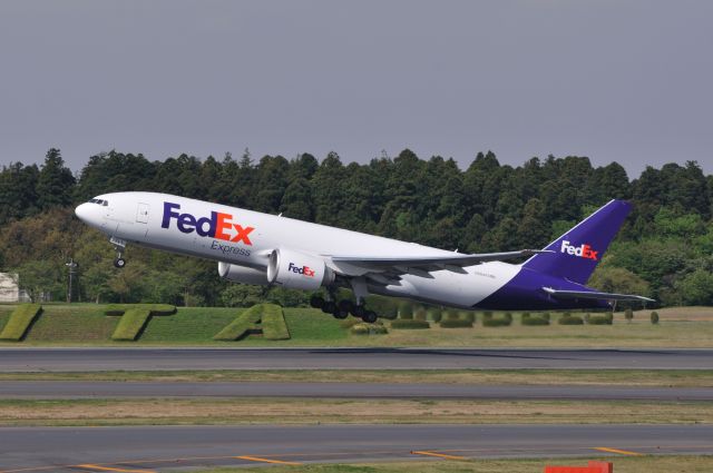 Boeing 777-200 (N884FD) - 2011/4/29