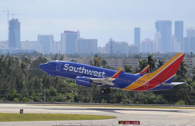 Boeing 737-700 (N489WN) - Southwest Airlines (WN) N489WN B737-7H4 [cn33855]br /Fort Lauderdale (FLL). Southwest Airlines flight WN2578 departing from runway 10LR for Baltimore/Washington International Thurgood Marshall (BWI).  br /Taken from Hibiscus/Terminal 1 car park roof level br /br /2018 12 25br /https://alphayankee.smugmug.com/Airlines-and-Airliners-Portfolio/Airlines/AmericasAirlines/Southwest-Airlines-WN/