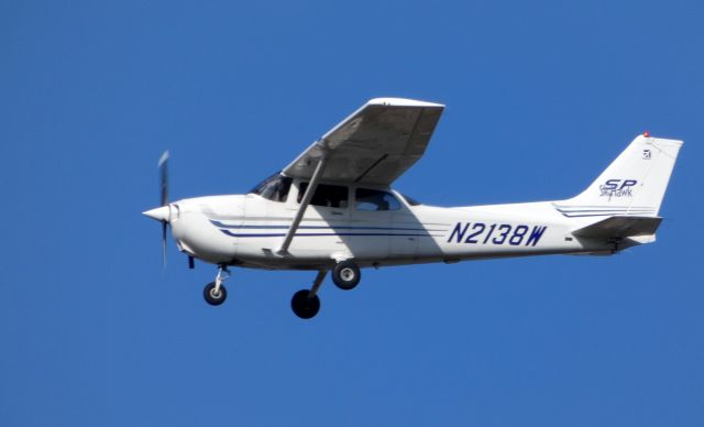 Cessna Skyhawk (N2138W) - On final is this 2003 Cessna Skyhawk 172SP in the Winter of 2018.