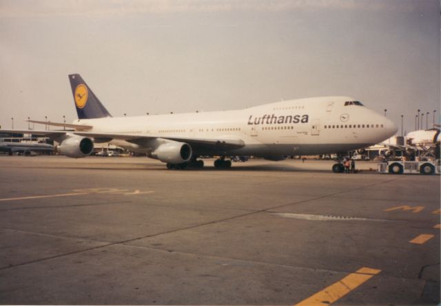 Boeing 747-200 — - 1990