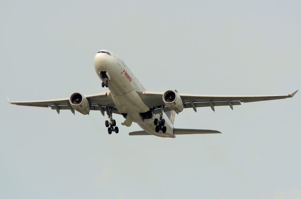 Airbus A330-200 (N279AV)