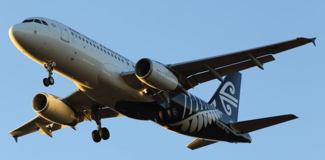 — — - ANZ, A320, approaches runway 16 at YMML.