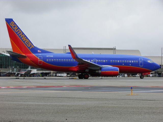 Boeing 737-700 (N7721E) - Line up and wait on RWY 20