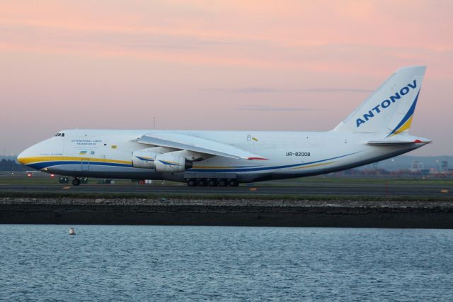 Antonov An-124 Ruslan (UR-82008)